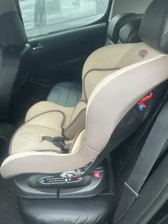 Детское автокресло. Спинка раскладывается в три положения. Состояние идеальное.