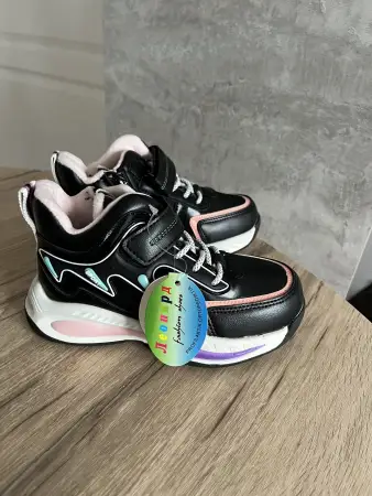 Кроссовки на утеплителе деми