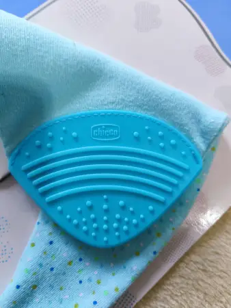 Нагрудник грызунок chicco