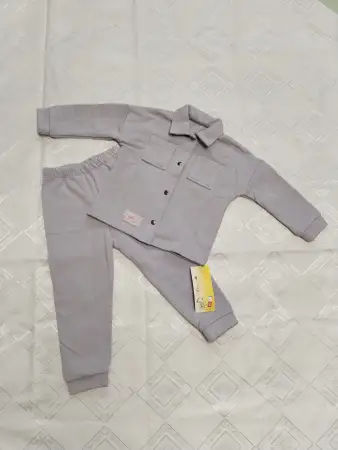 Костюм на девочку новый(жакет, брюки), 98 размер