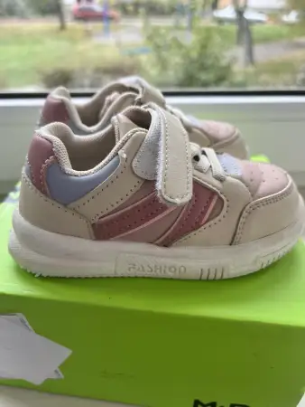 Кроссовки детские