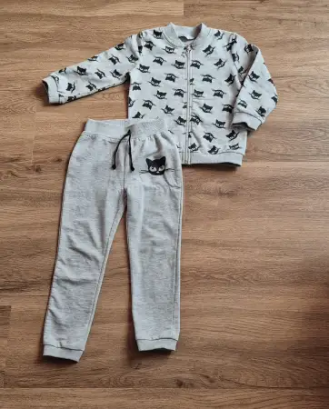 Спортивный костюм для девочки на рост 104