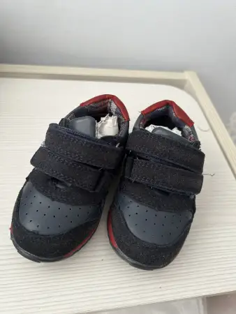 Первые кроссовки малыша