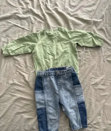 Свитшот и джинсы на мальчика