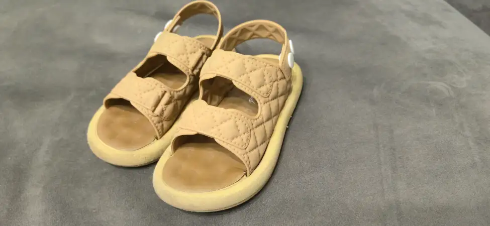 Босоножки для девочки 26 р