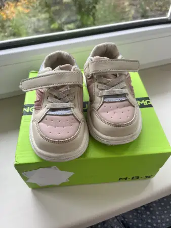 Кроссовки детские