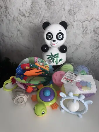 Лот игрушек до года