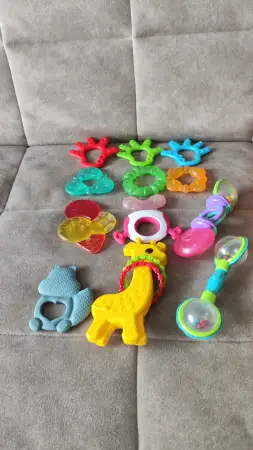 Лот игрушек до года