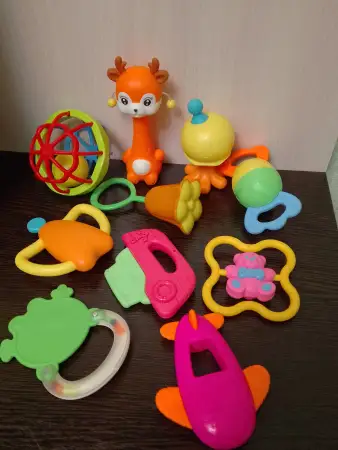 Набор развивающих игрушек и грызунов для малышей 0+.