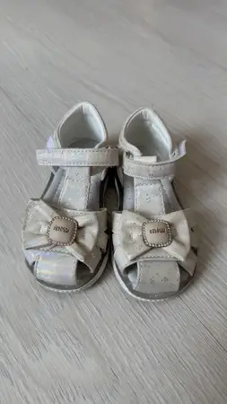 Босоножки 24размер