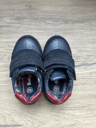 Первые кроссовки малыша 9-12 мес