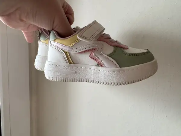 Кроссовки TOMBI