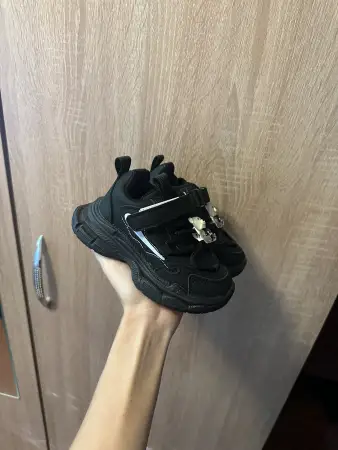 Кроссовки новые