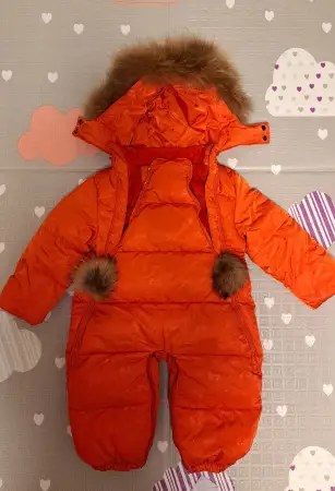Зимний комбинезон на 6-9 месяцев