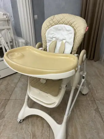 Стульчик для кормления Carrello  как новый