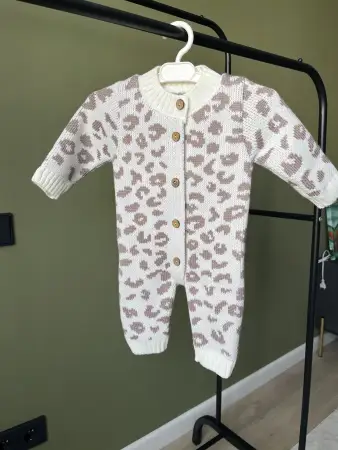 Вязаный комплект (комбинезон+шапочка) 62-68