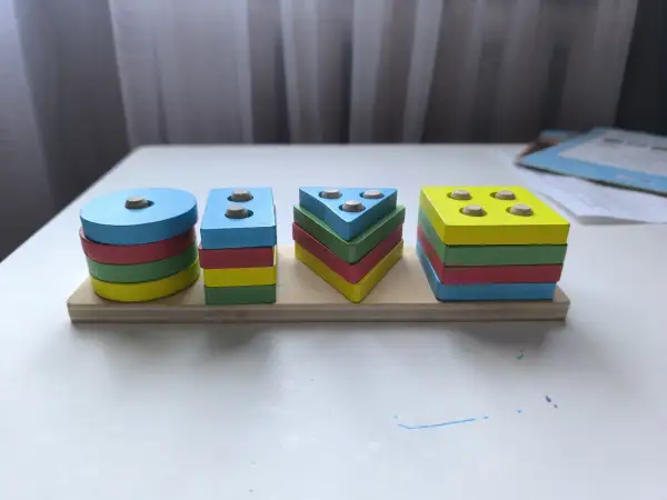 Пирамидка сортер геометрик