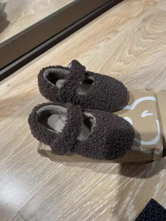 Тапочки на липучке(новые)