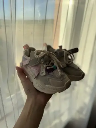 Кроссовки стелька 16.5, маркировка 27