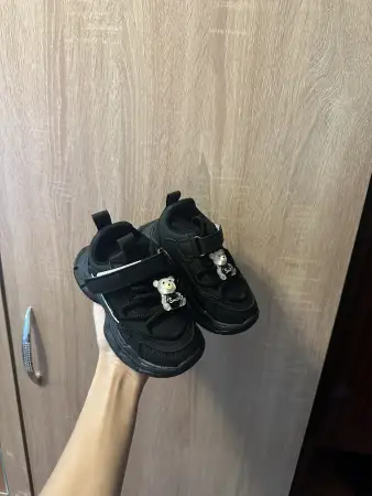 Кроссовки новые