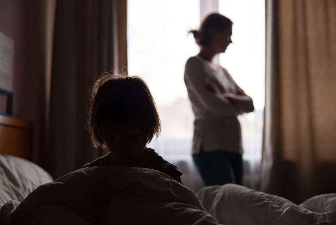 Когда ребёнок замыкается, это не про расстояние — это про страх быть непонятым