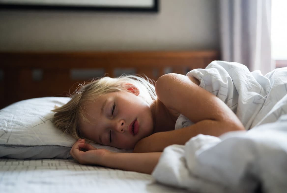 Быстро наладьте режим сна ребёнка: простая пошаговая система, которая помогает малышу засыпать быстрее и спать спокойнее уже через несколько дней. Спокойные ночи — это реально